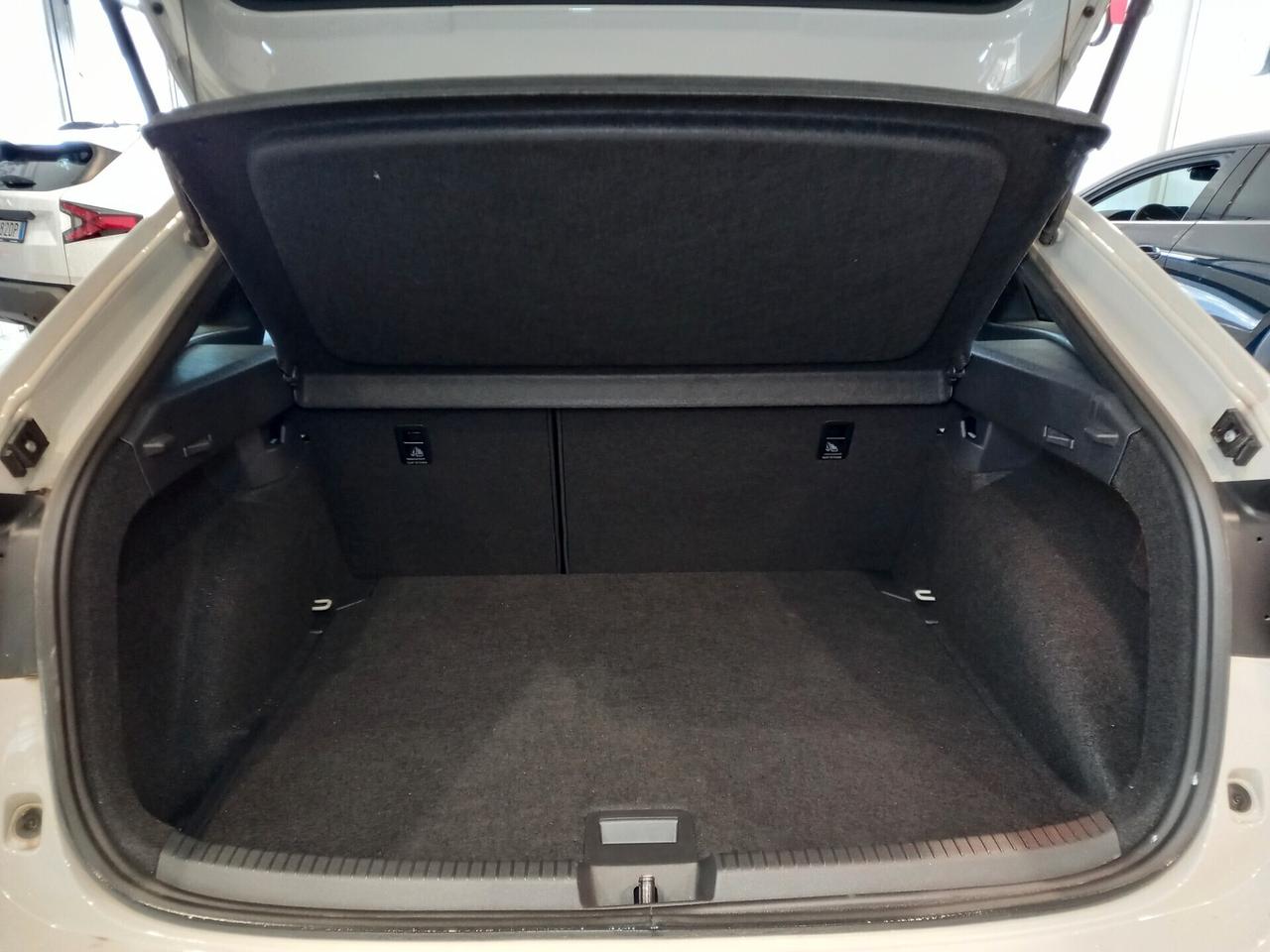 Volkswagen Taigo TSI 110 CV DSG R-Line