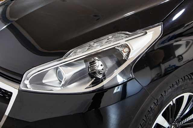 Peugeot 208 BlueHDi 100 S&S 5 porte Signature