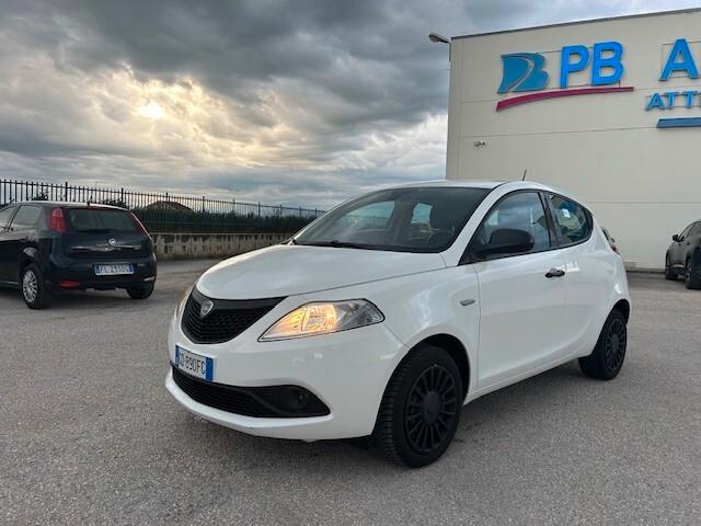Lancia Ypsilon 1.0 FireFly 5 porte S&S Hybrid Ecochic Silver OK NEOPATENTATI