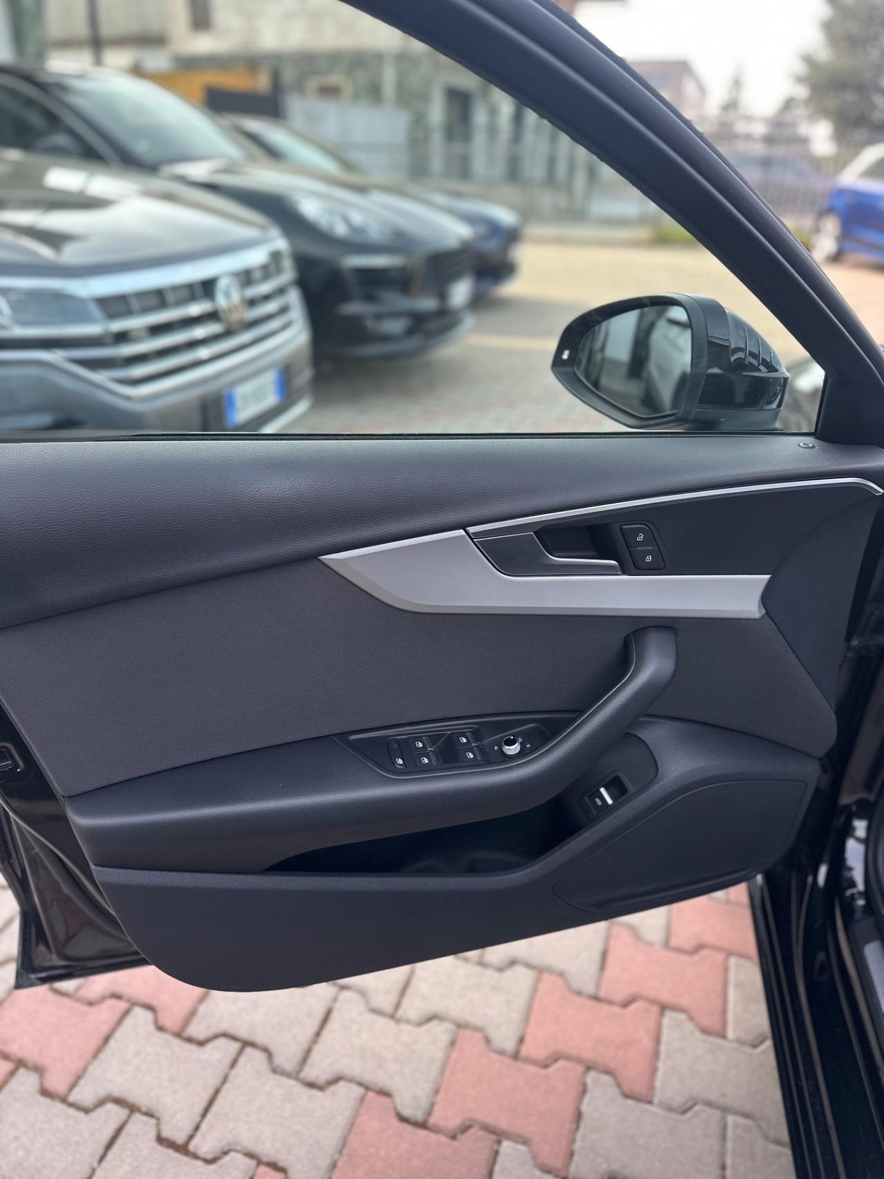 Audi A4 Avant 40 TDI quattro S tronic Business Advanced