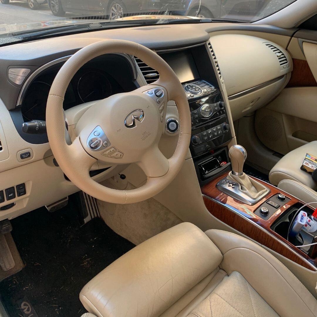 Infiniti QX70 3.0 diesel V6 AT GT Premium