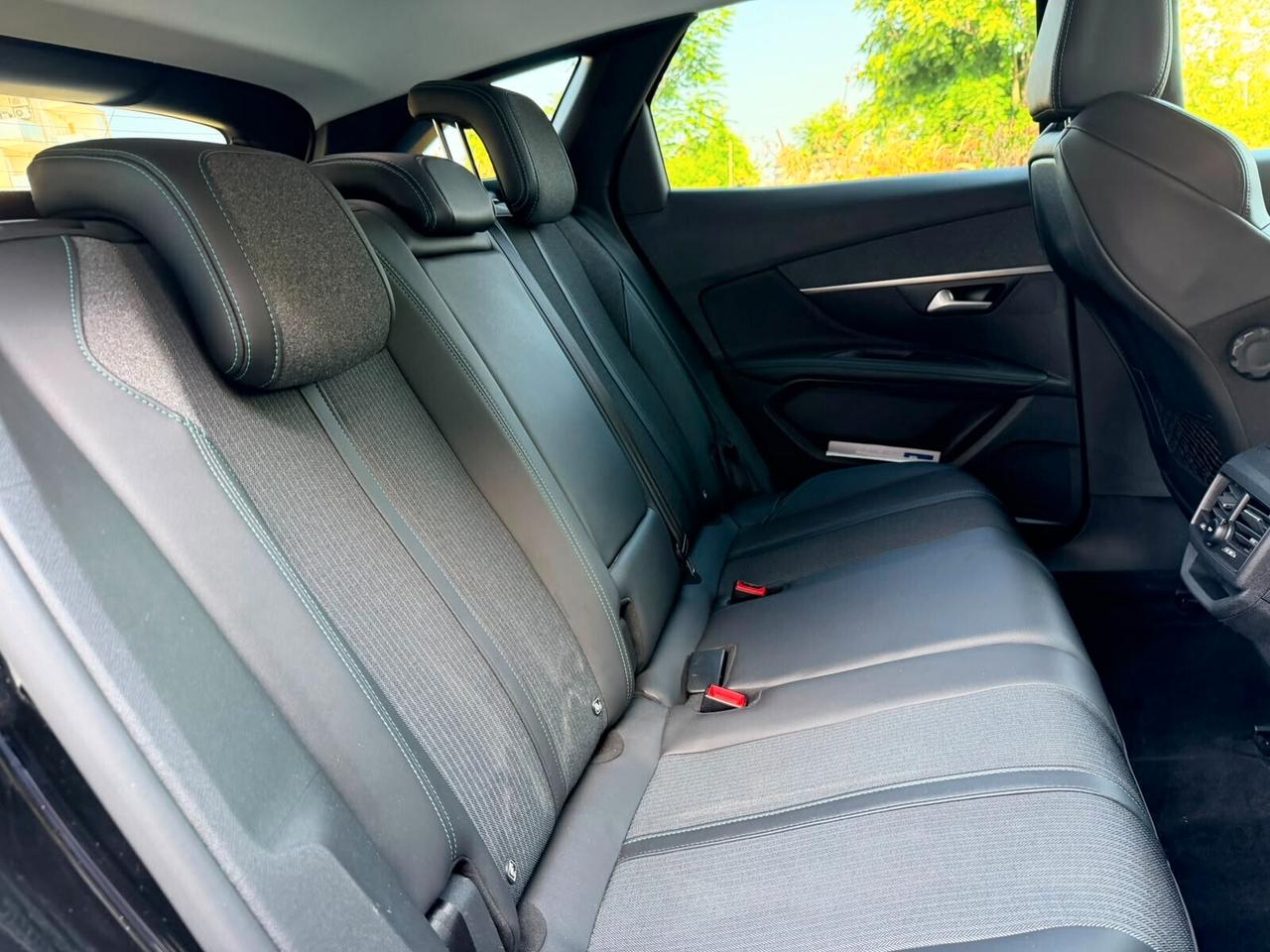 Peugeot 3008 1.5 HDi 130 EAT8 ALLURE - FULL LED/KEYLESS