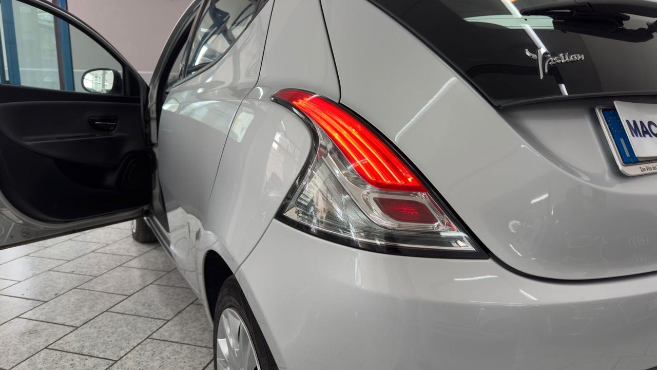 Lancia Ypsilon 1.2 69 CV 5 porte S&S Silver