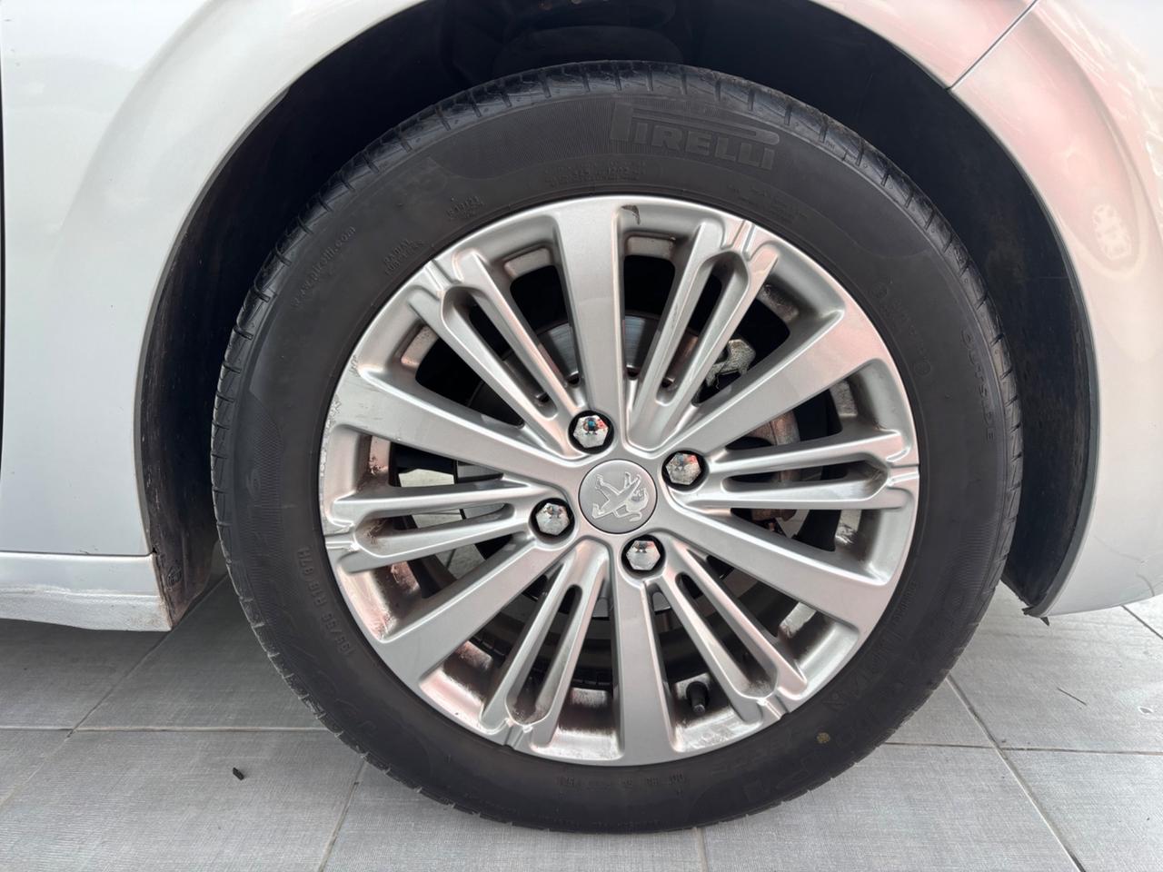 Peugeot 208 BlueHDi 75 5 porte Allure