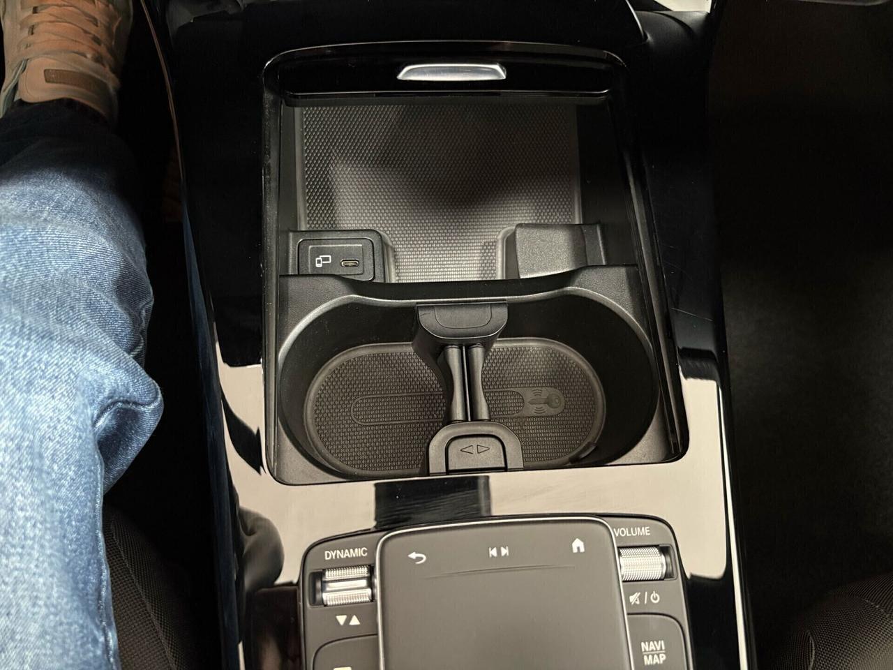 MERCEDES-BENZ CLA 180D SHOOTING BRAKE AUTO TETTO -