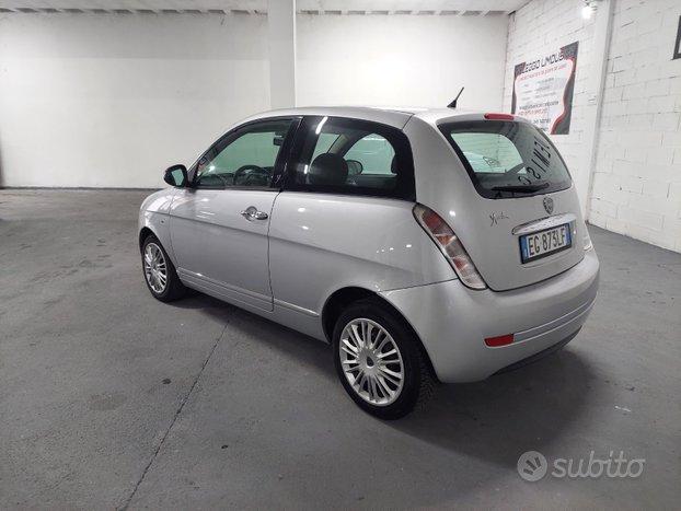 Lancia y x neopatentati