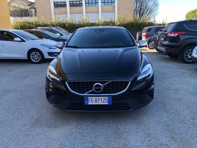 VOLVO V40 D2 R-design Momentum