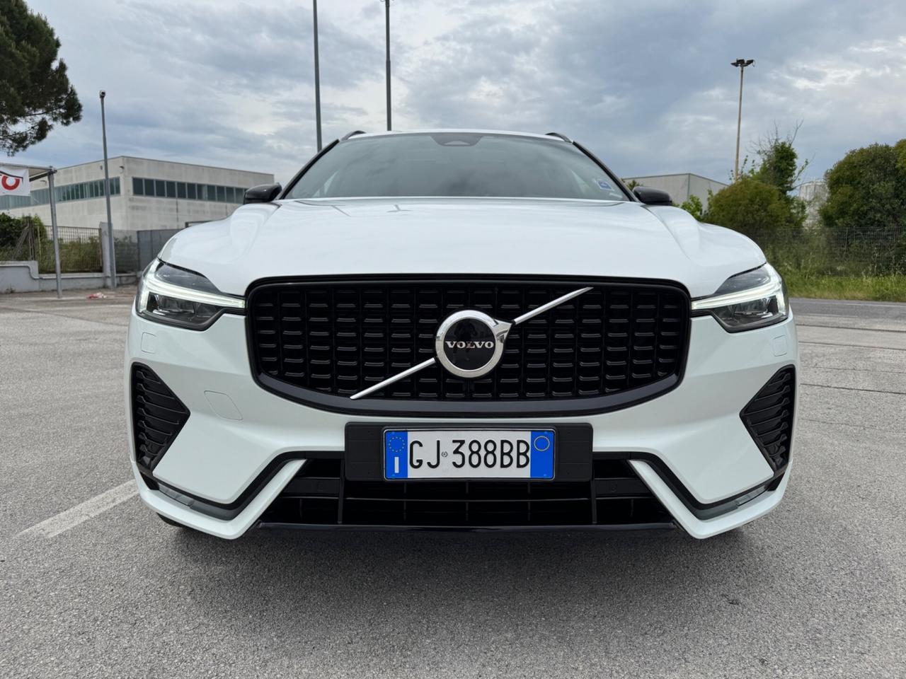 Volvo XC 60 B4 R-Design Plus Dark