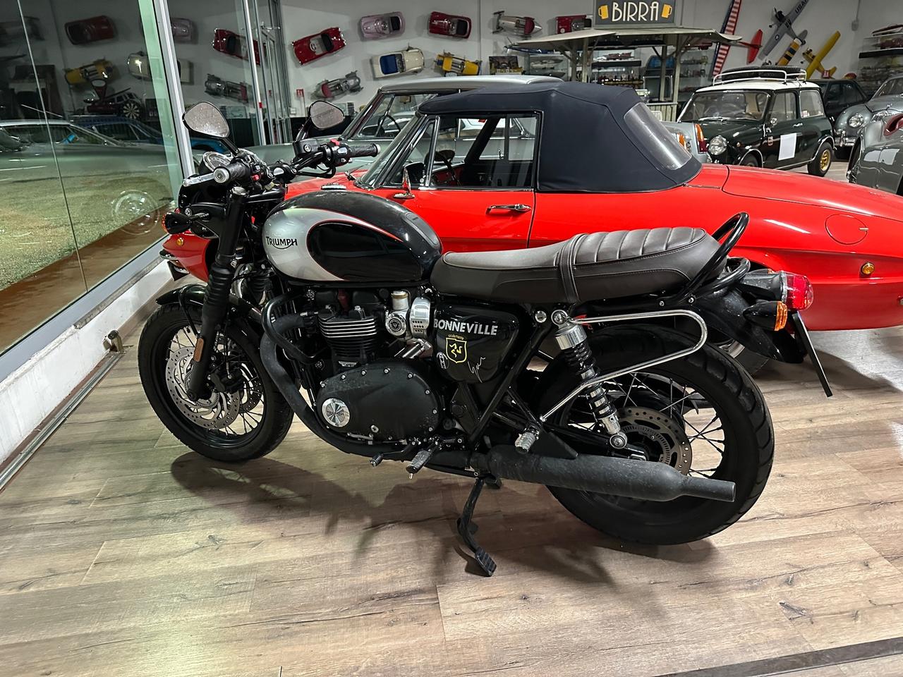 TRIUMPH BONEVILLE T120 BLACK