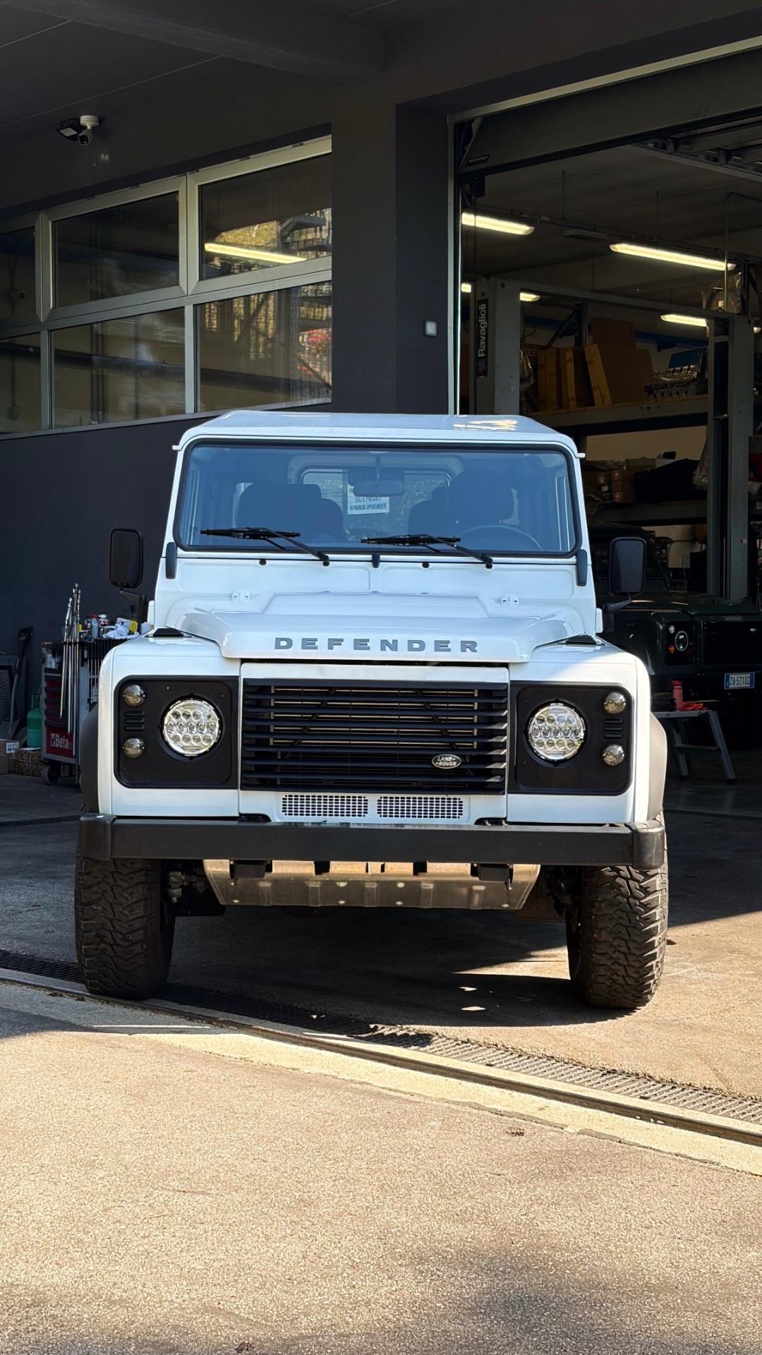 Land Rover Defender 90 2.2 TD4 Station Wagon SE N1