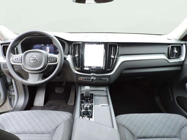 VOLVO XC60 B5 (benzina) AWD Core automatica Aziendale