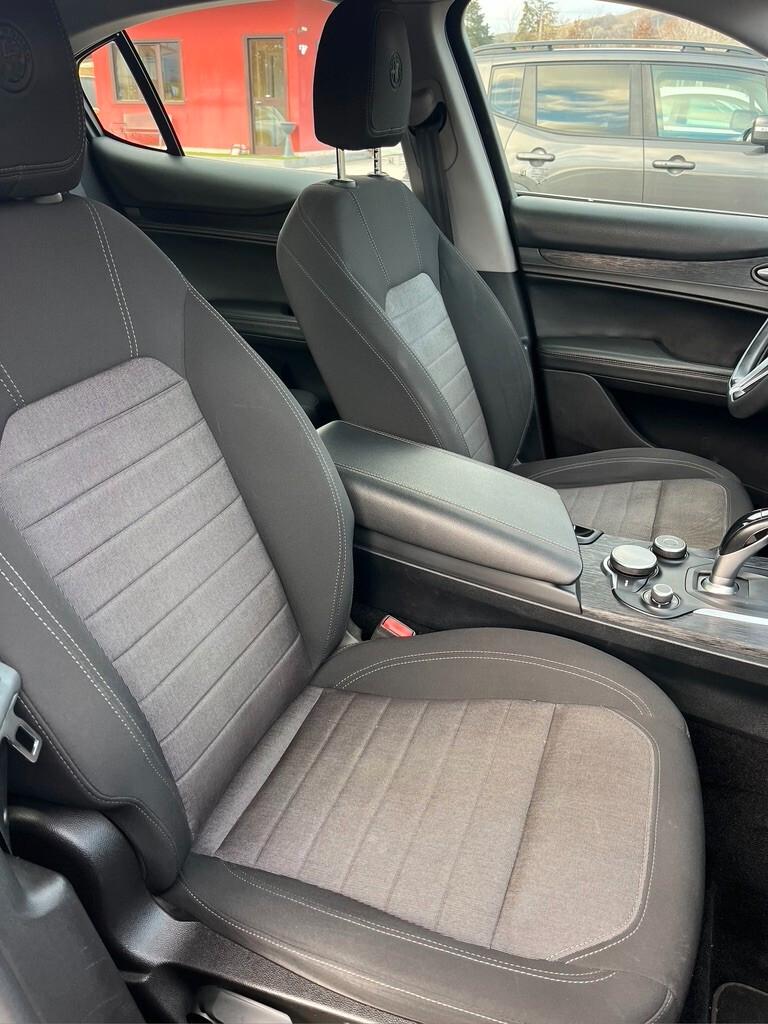 Alfa Romeo Stelvio 2.2 Turbodiesel 210 CV AT8 Q4 Business IVA DETRAIBILE