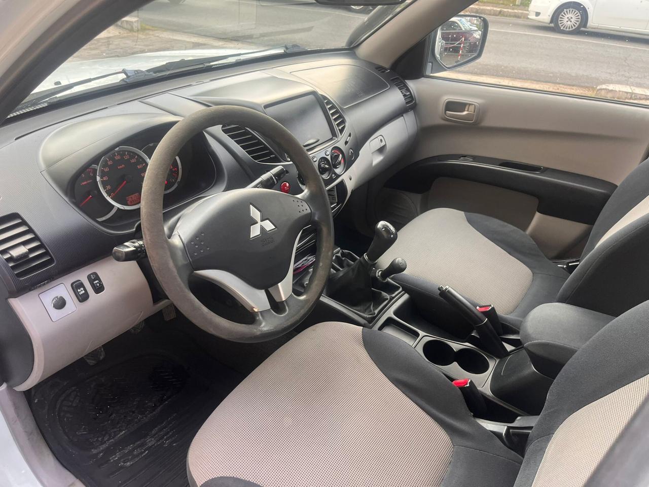 MITSUBISHI L200 2.5 DI-D-136CV DC Invite Plus