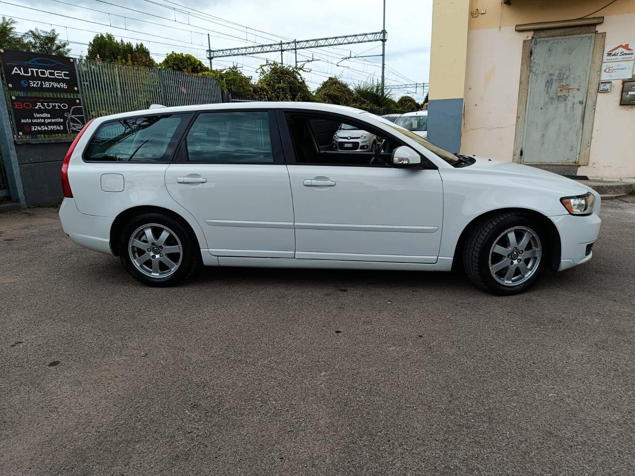Volvo V50 D2 R-design