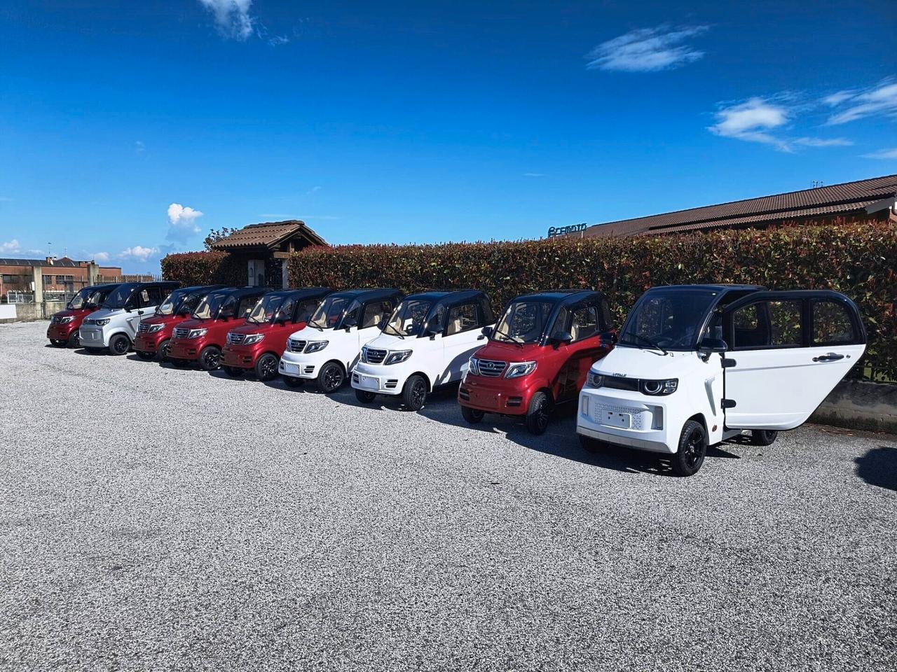 MINI AUTO ELETTRICA PER ANZIANI O PER DISABILI