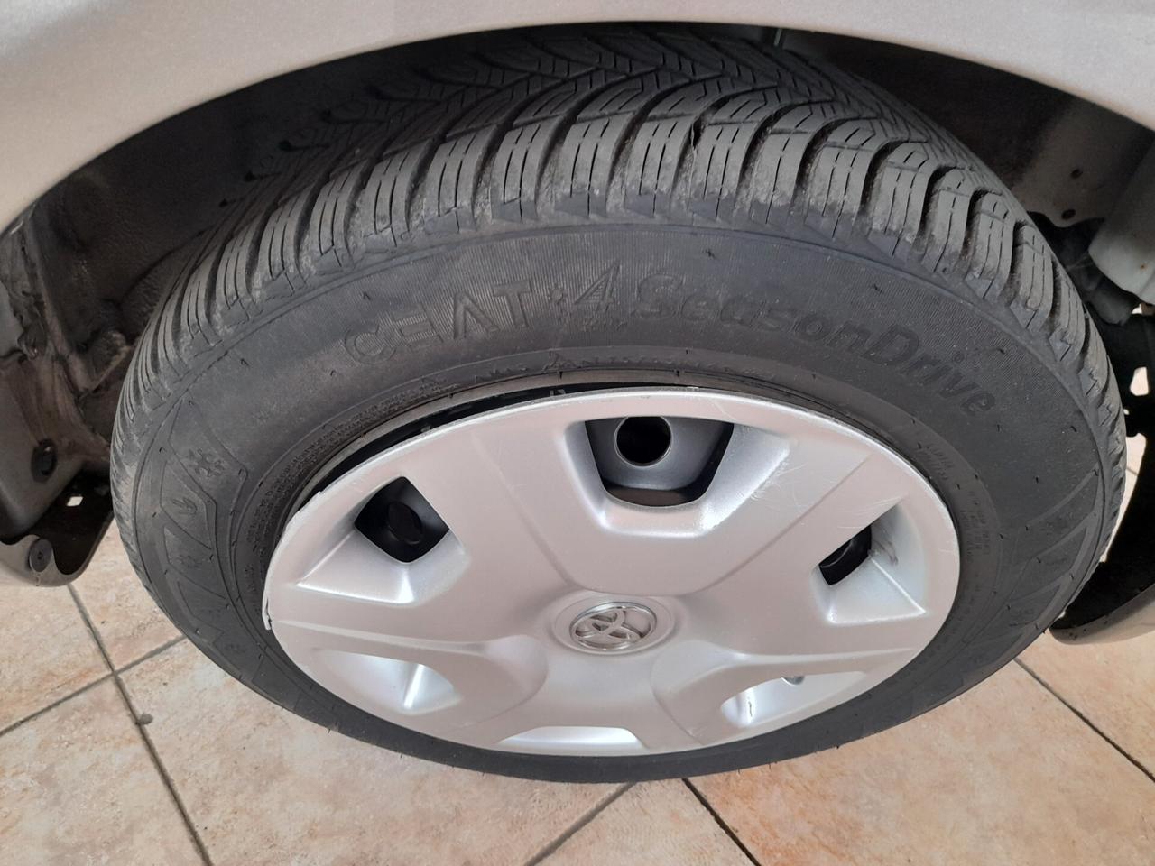 Toyota Yaris 1.0i 16V cat 5 porte Sol '03