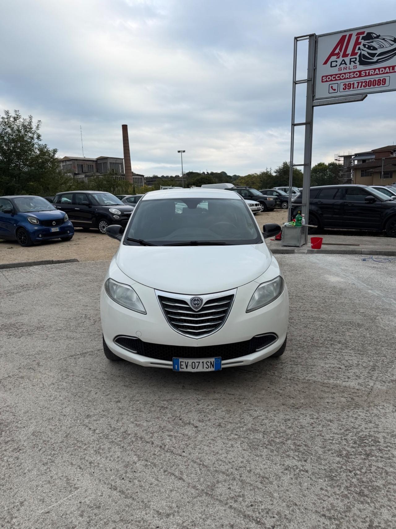 Lancia Ypsilon 0.9 TwinAir 85 CV 5 porte Metano Ecochic Platinum