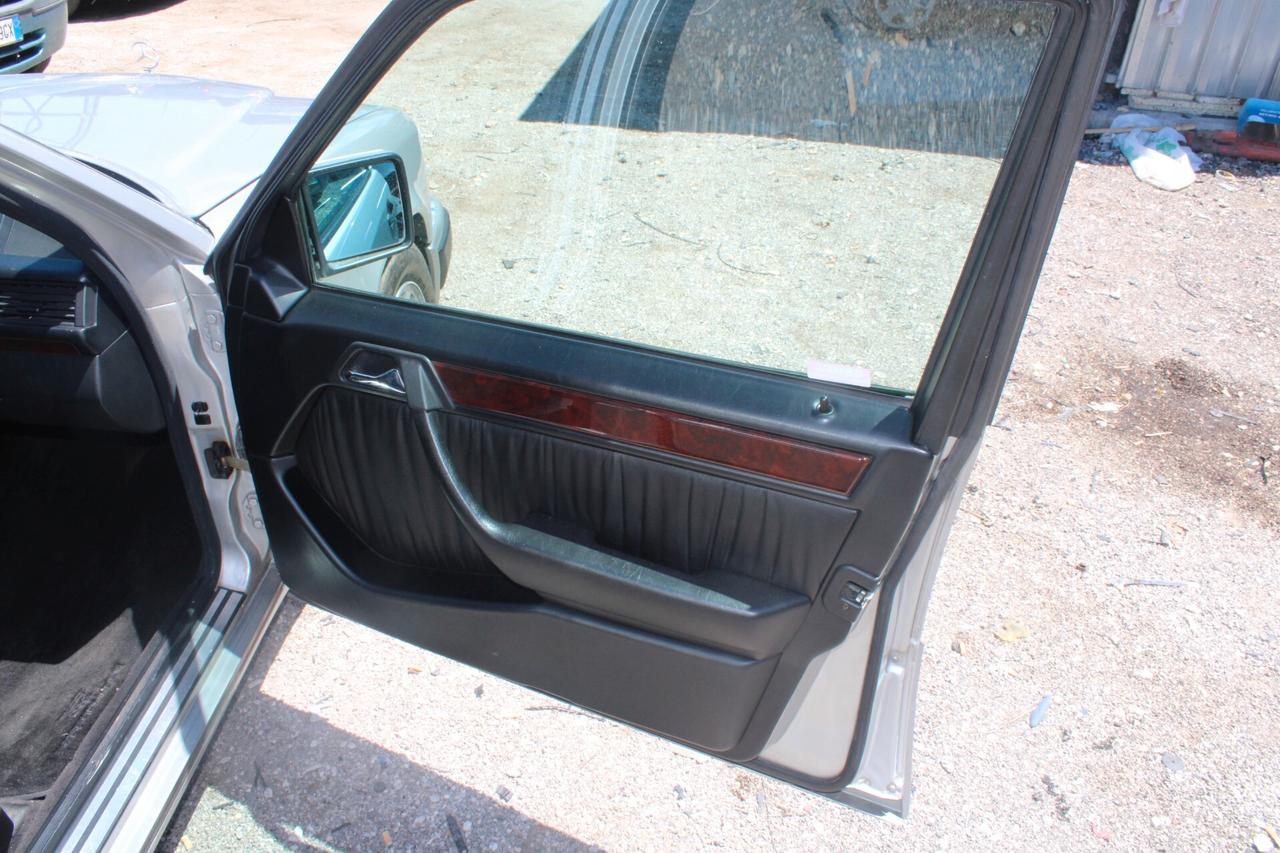 Mercedes-benz E 200 MERCEDES BENZ 124019