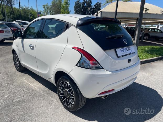Lancia Ypsilon 1.0 firefly hybrid Platino 70cv KM0