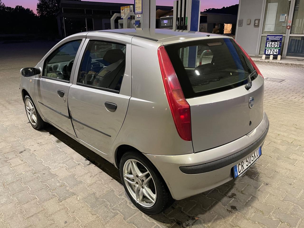 FIAT PUNTO 1.2 NATURAL POWER 5 PORTE 170.000 KM NEOPATENTATI 2005.
