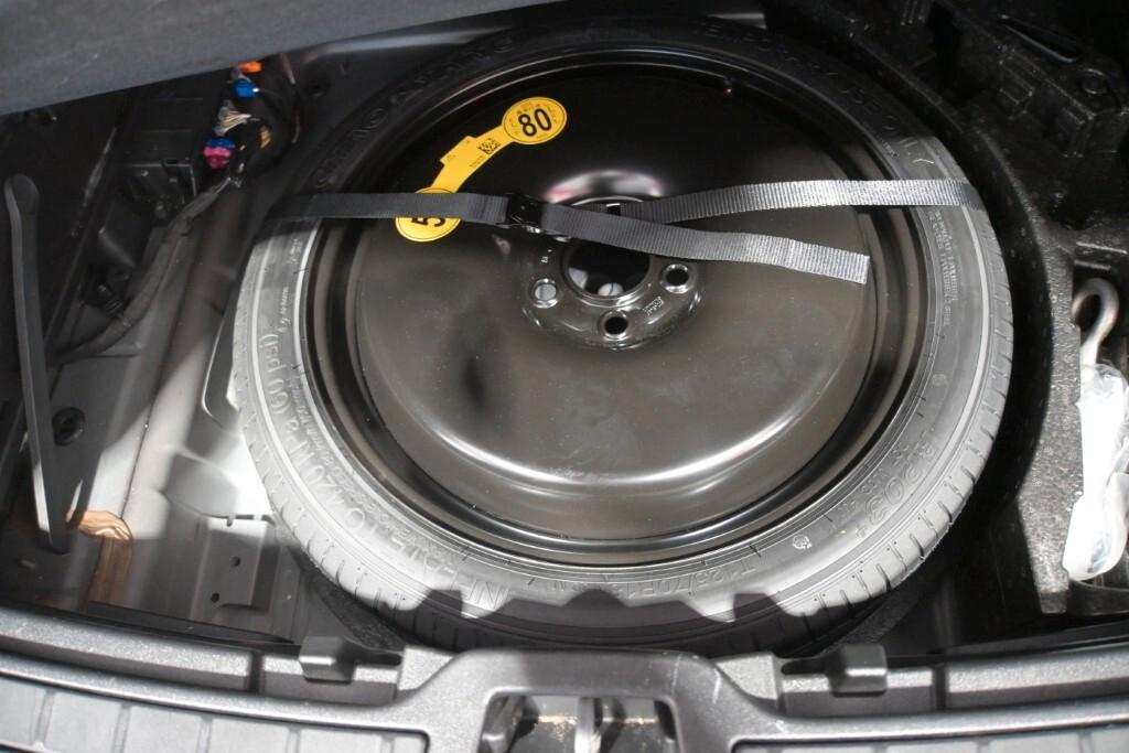 VOLVO XC40 2.0D D3 150CV 6M. MOMENTUM CORE ( FARI LED - COCKPIT - CRUISE - MIRROR - NAVI - SENSORI POST. - TELECAMERA POST. )