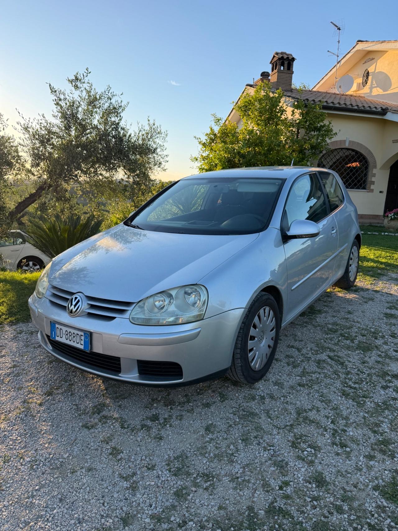 Volkswagen Golf 1.6 3p. Trendline