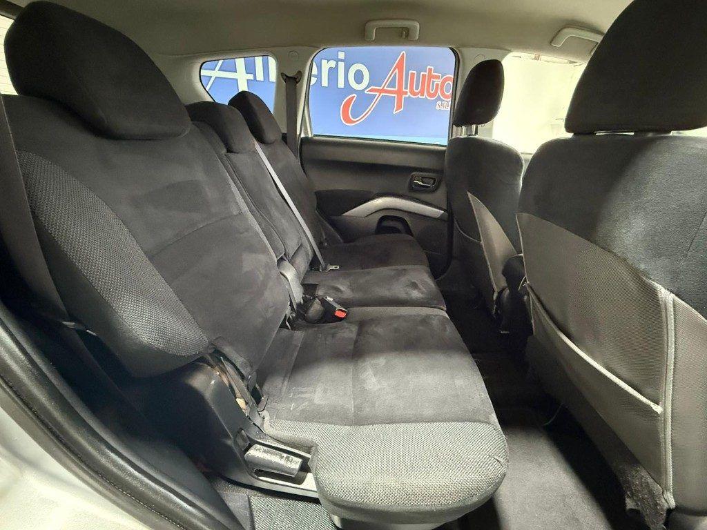 Mitsubishi Outlander 2.0 DI-D Instyle 7 p.ti DPF 7 POSTI