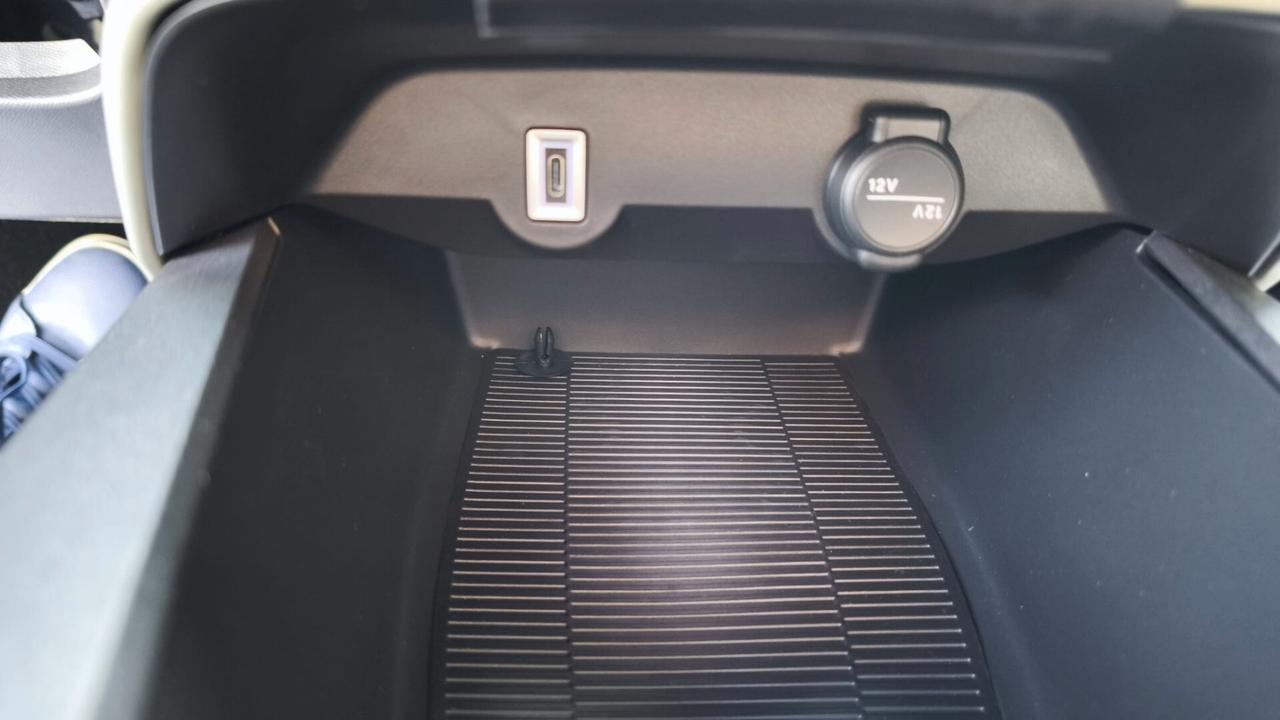 Lancia Ypsilon Hybrid e-DCT