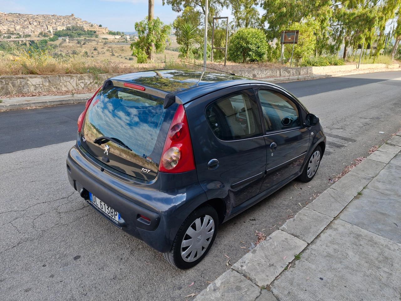 Peugeot 107 1.4 HDi 5p. Sweet Years