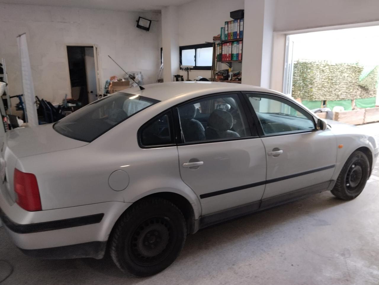 Volkswagen Passat 1.6 cat