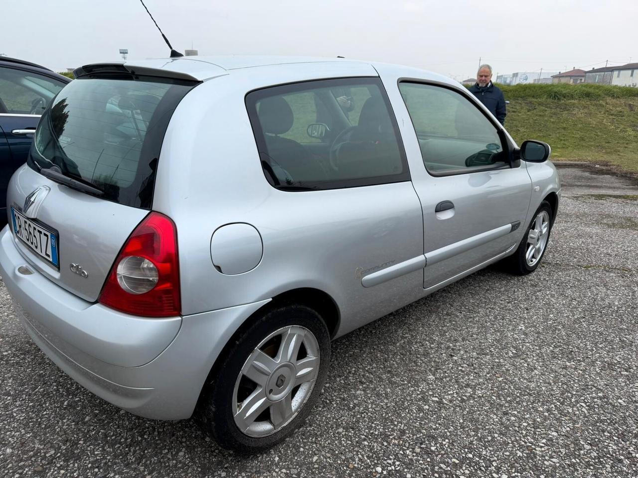 NEOPATENTATI clio 1500 DIESEL ottime condizioni