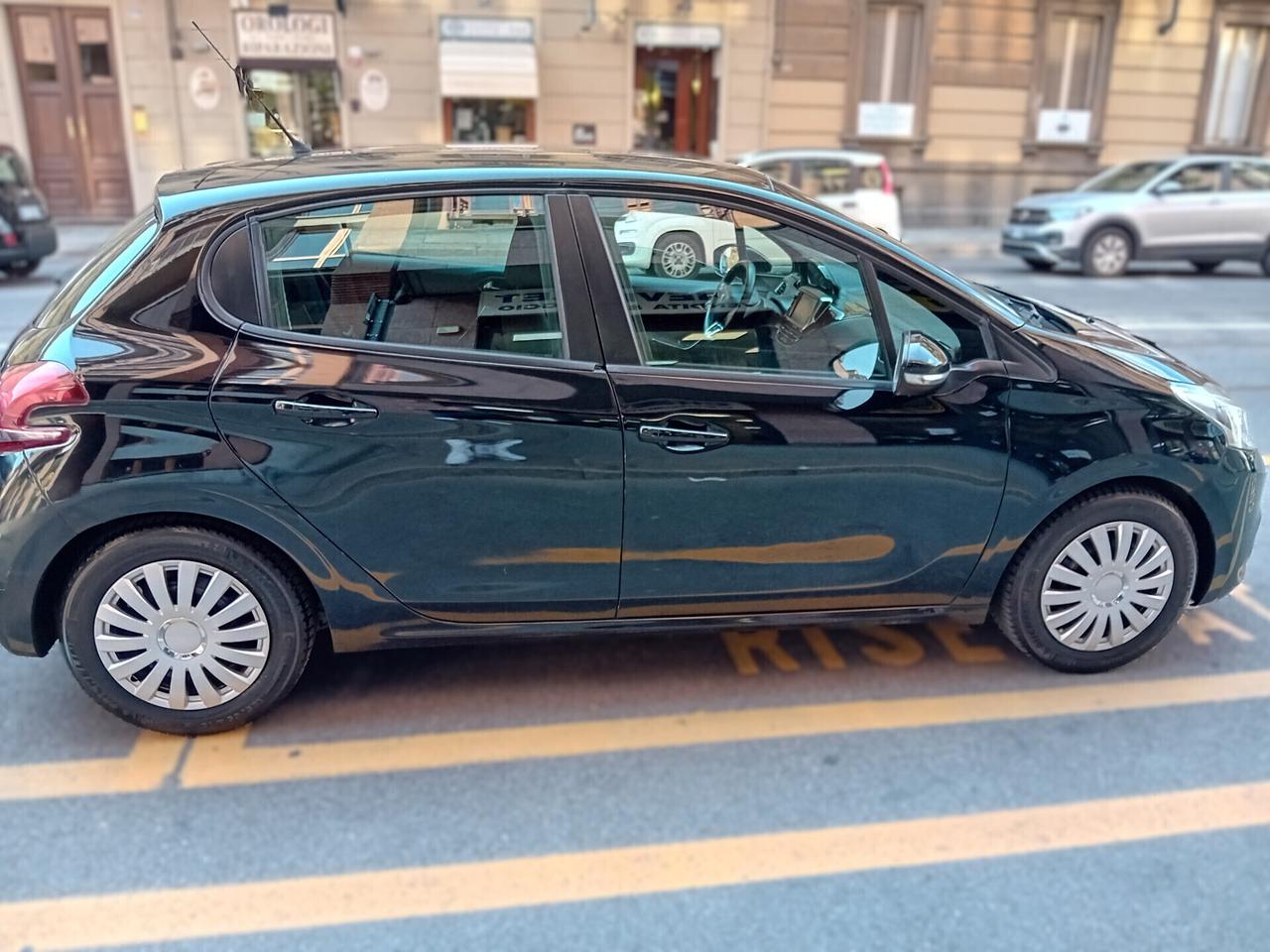 Peugeot 208 - APERTI AD AGOSTO