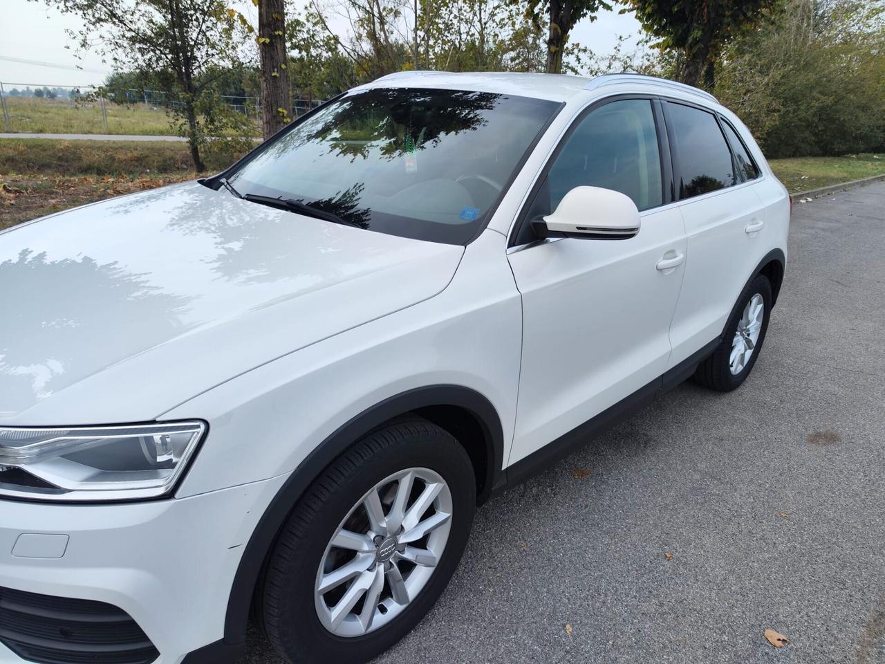 Audi Q3 2.0 TDI 120 CV Business