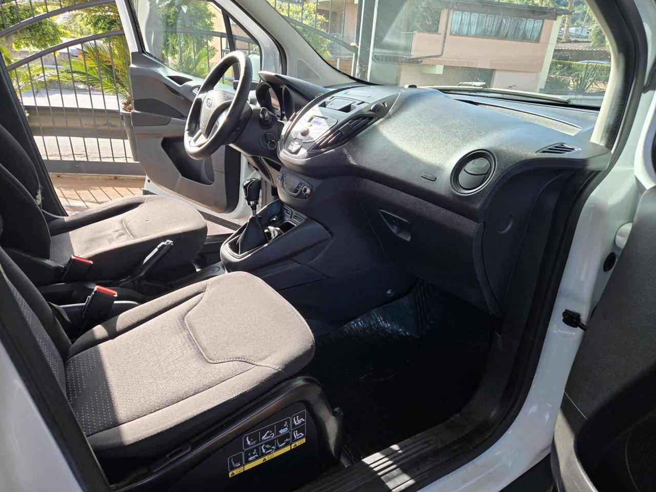 Ford Tourneo Courier 1.5 TDCI 95 CV Titanium