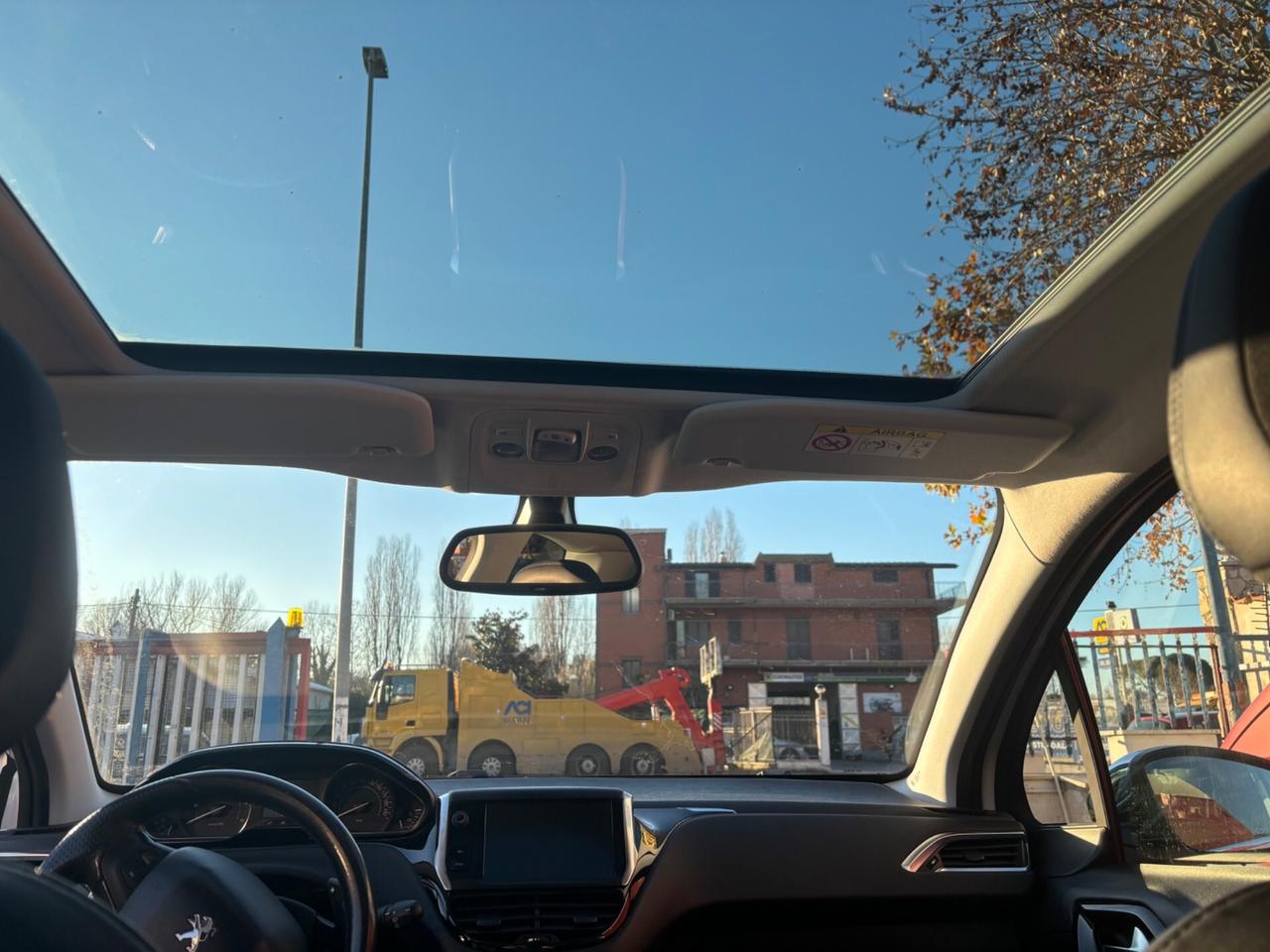 Peugeot 208 BlueHDi 2014