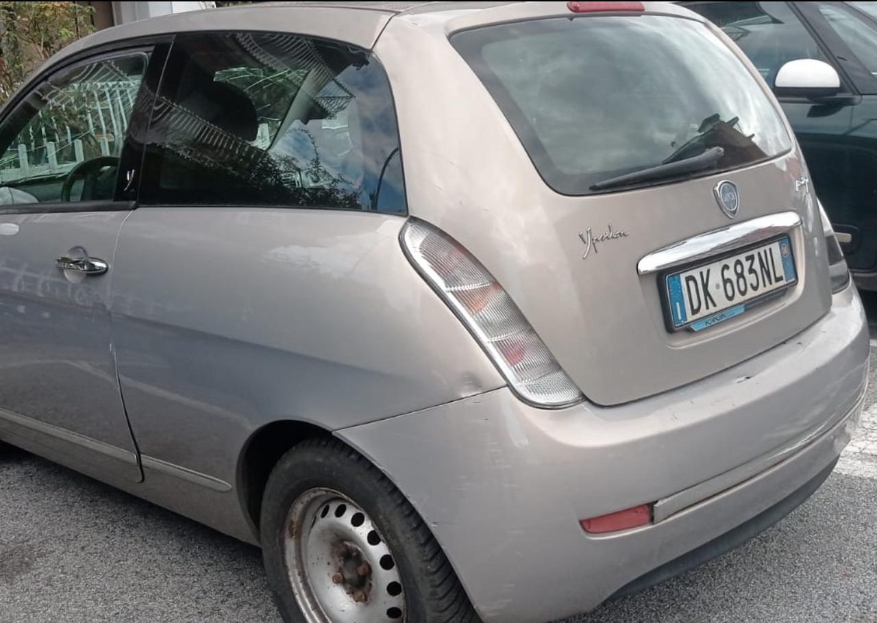 Lancia Ypsilon 1.3 MJT 75 CV Platino
