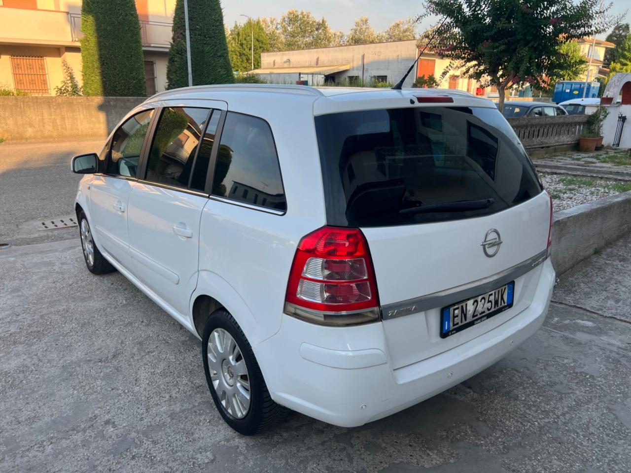 Opel Zafira 1.6 TURBO METANO 2029 7 POSTI 2013