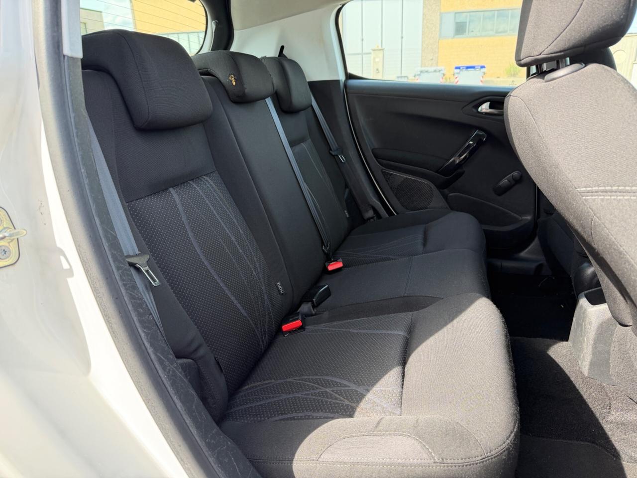 Peugeot 208 1.4 HDi 68 CV 5 porte 12. GARANZIA