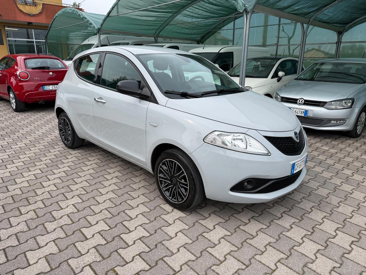 Lancia Ypsilon 1.0 FireFly 5 porte S&S Hybrid Ecochic Gold