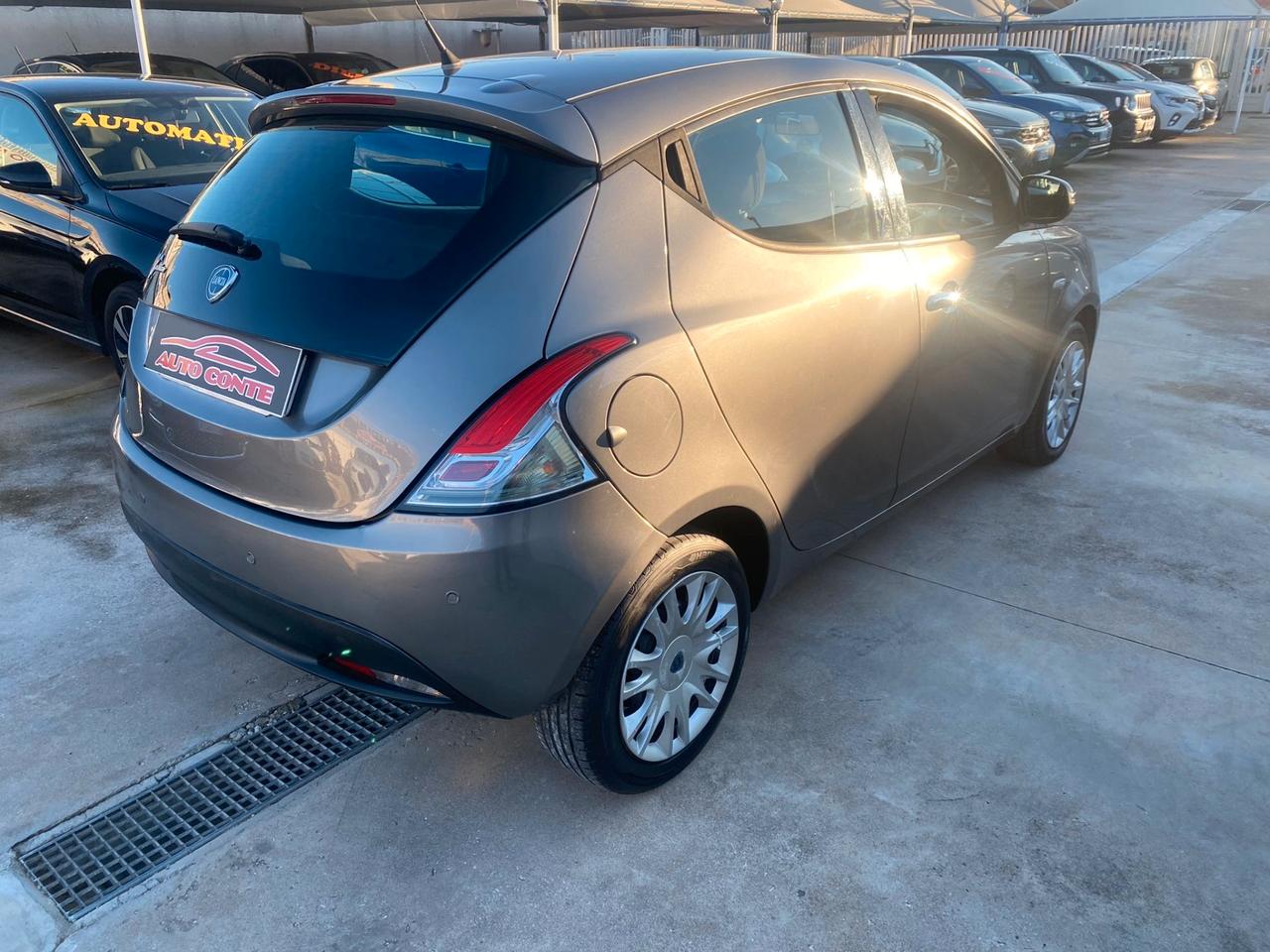 Lancia Ypsilon 1.3 MJT 16V 95 CV 5 porte S&S Silver