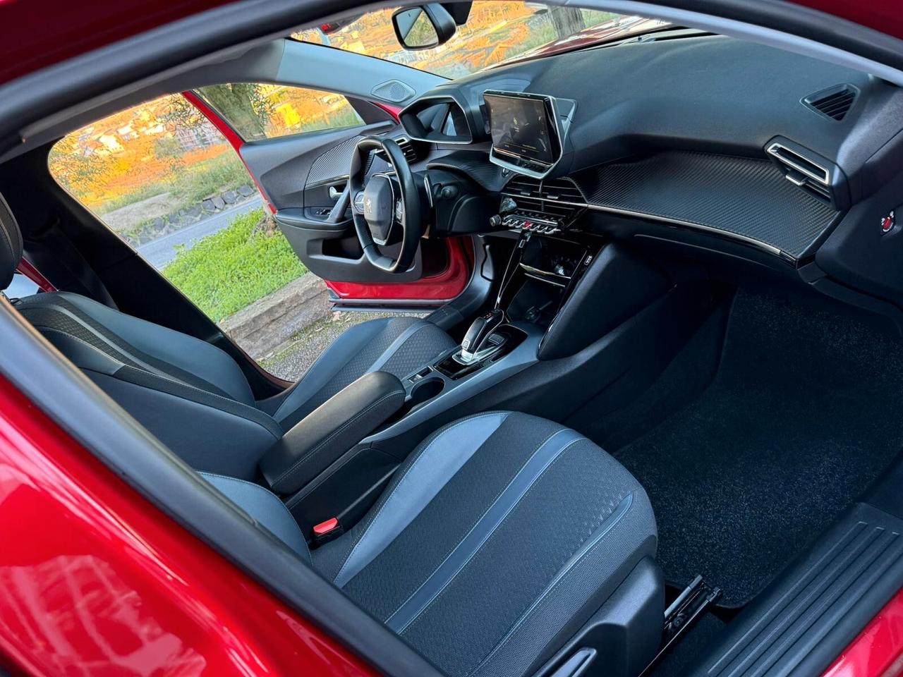 Peugeot 2008 PureTech 130 S&S EAT8 Allure