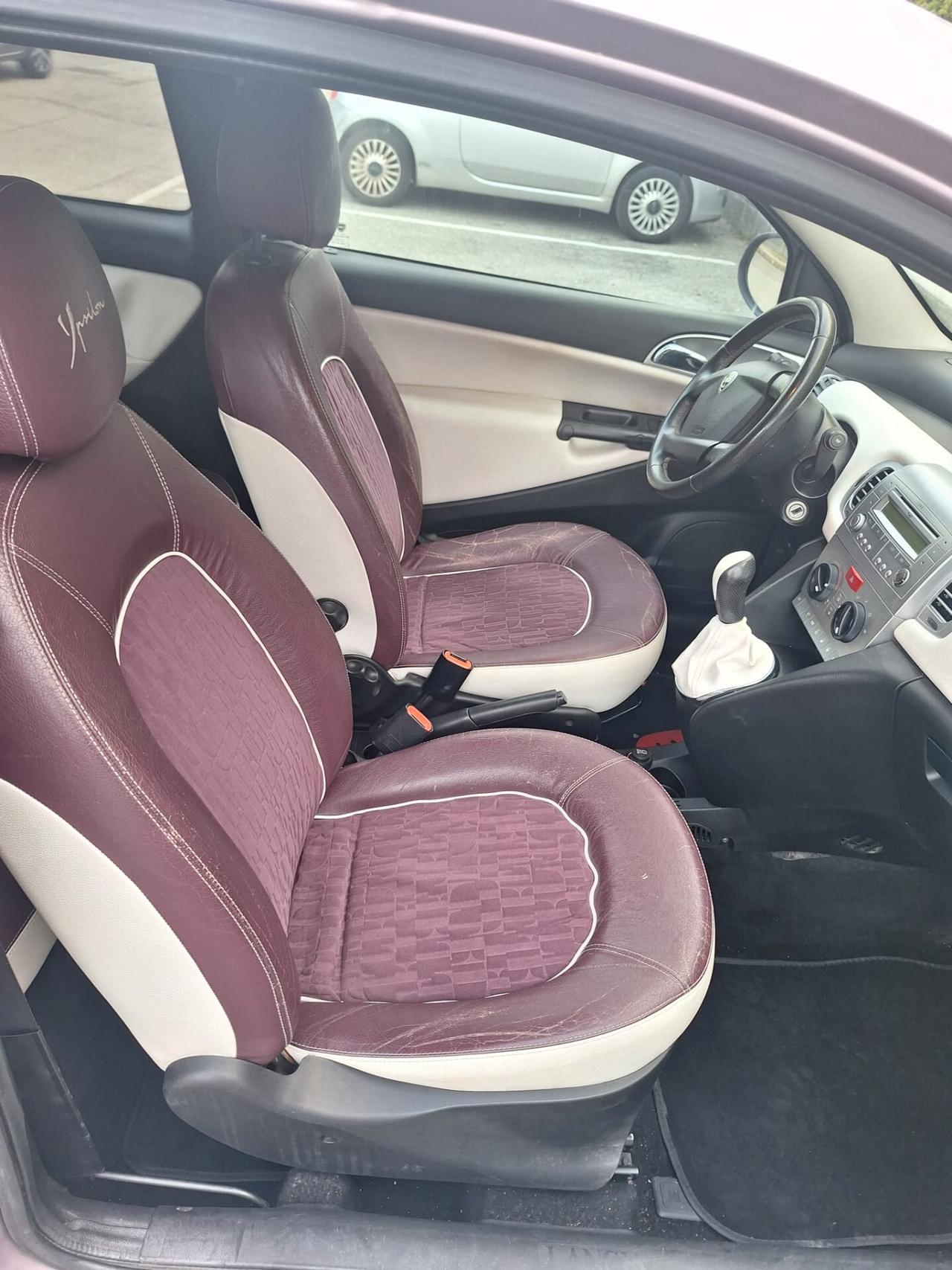 Lancia Ypsilon 1.3 MJT 75 CV Unyca