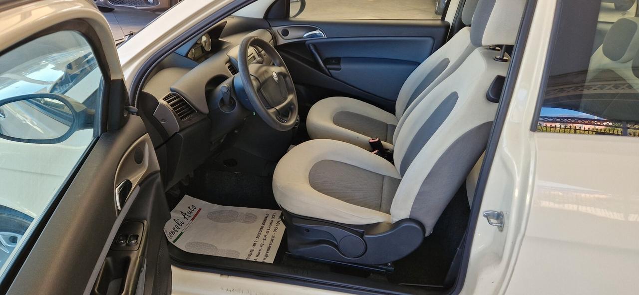 Lancia Ypsilon 1.2 Oro Plus