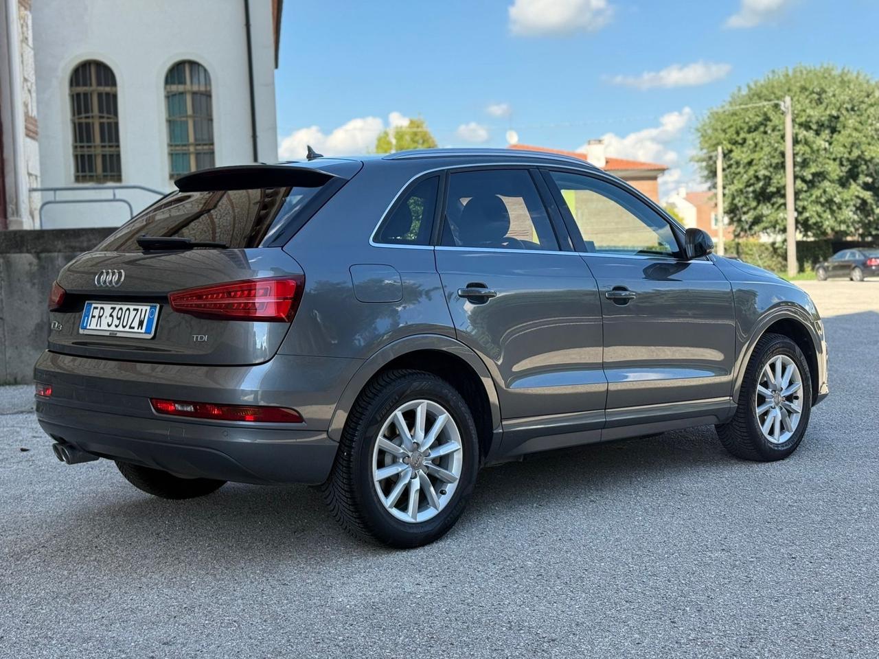 Audi Q3 2.0 TDI 120 CV Business