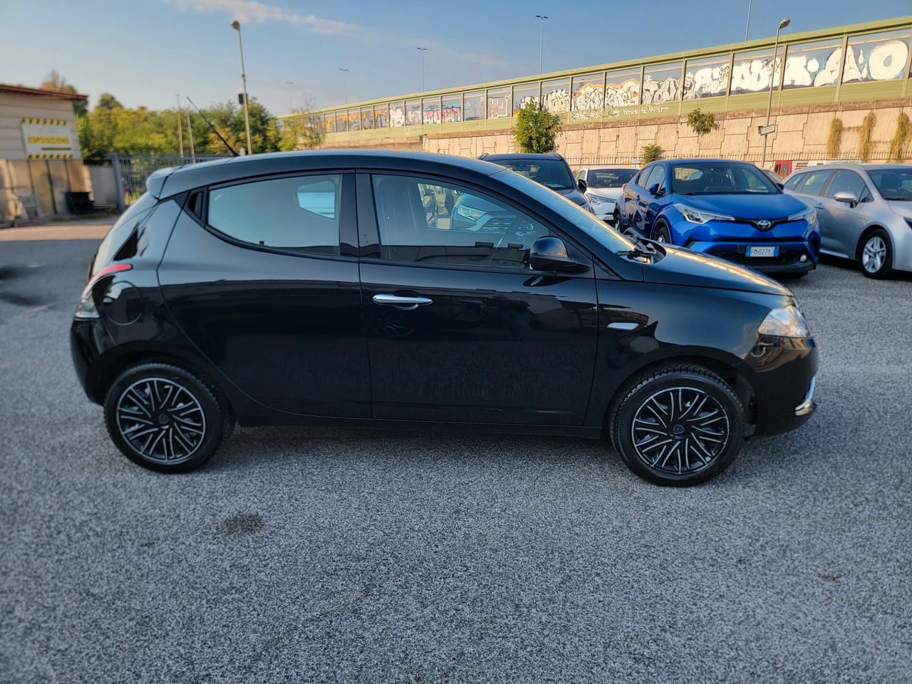 LANCIA Ypsilon 1.2 69 CV 5 porte S&S Black and Noir garanzia