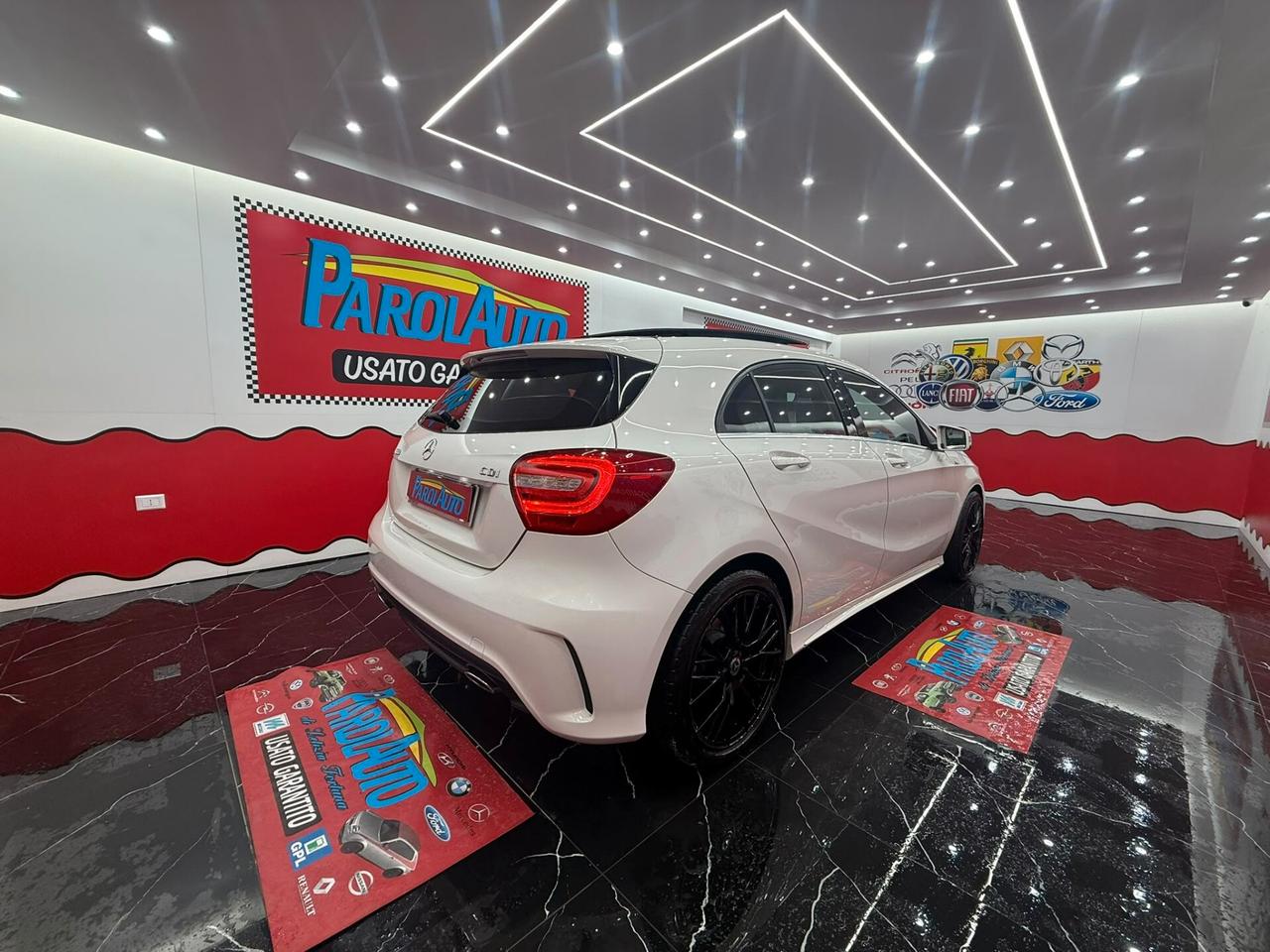 Mercedes-benz A 180 1.5 109cv Premium - 2014