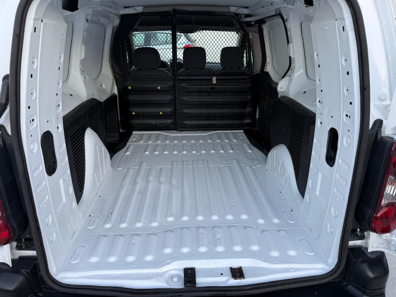 Peugeot Partner 1.6 HDI PASSO LUNGO 3 POSTI