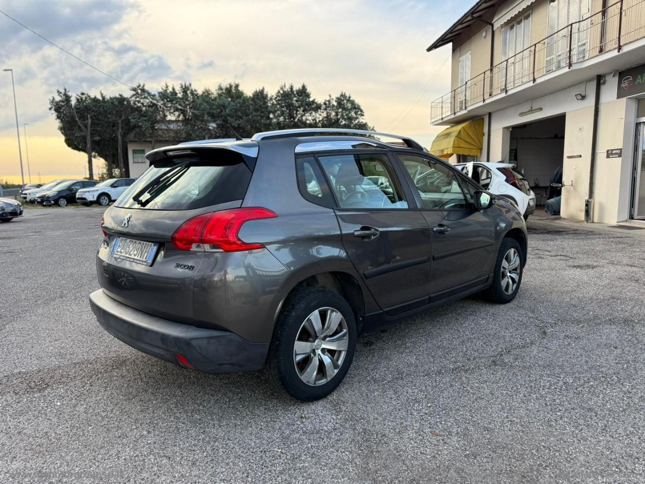 PEUGEOT 2008 PureTech 82 Allure