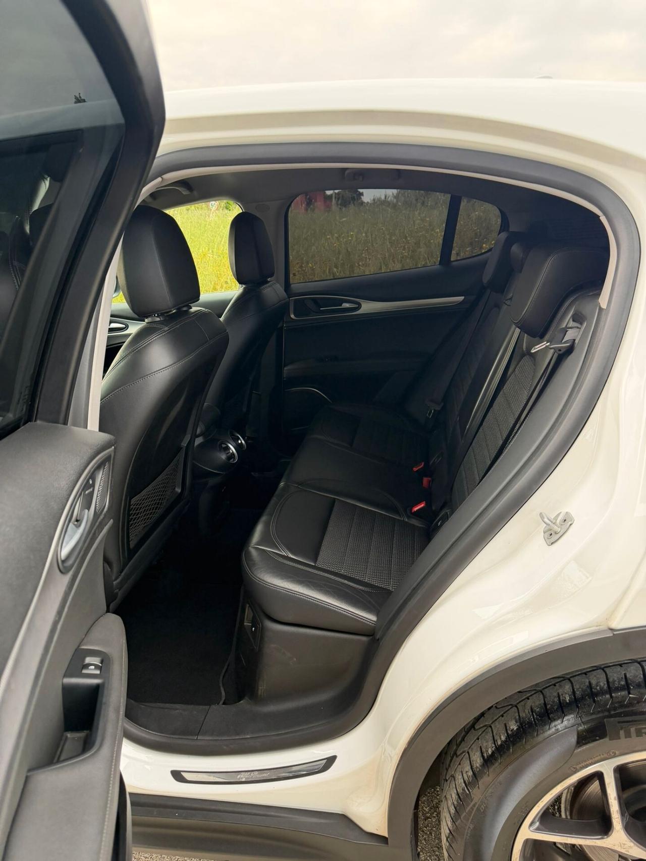 Alfa Romeo Stelvio 2.2 Turbodiesel 180 CV AT8 RWD Executive