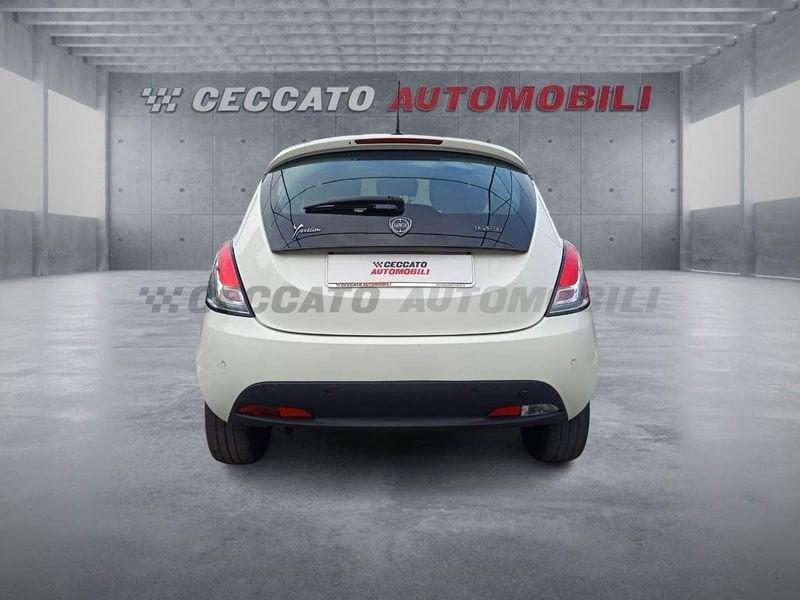 Lancia Ypsilon Ypsilon 1.0 firefly hybrid Silver s&s 70cv 5p.ti